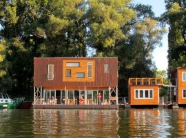 ArkaBarka Floating Hostel