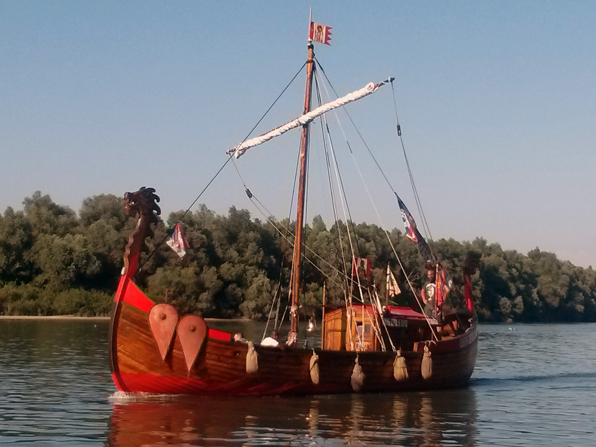 Medieval boat Slavjana Belgrade tours